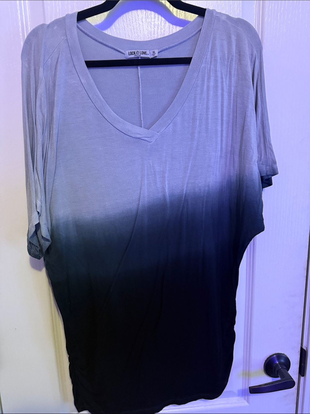 Look ♥ Love Women's Gray to Black Ombre V-Neck Tee